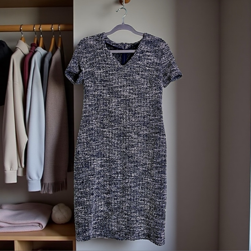 Banana Republic. Navy Blue & White Tweed Shift Dress. Size 6